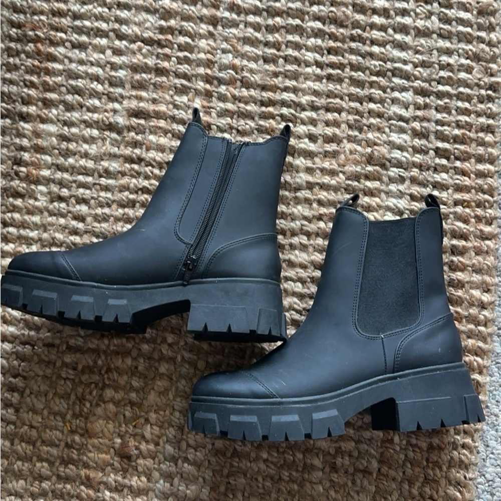 Black Chunky Chelsea Boots